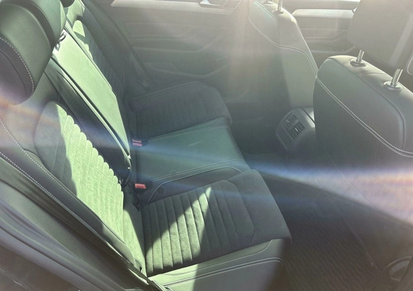 Volkswagen Passat cena 199900 przebieg: 14220, rok produkcji 2023 z Gostynin małe 742